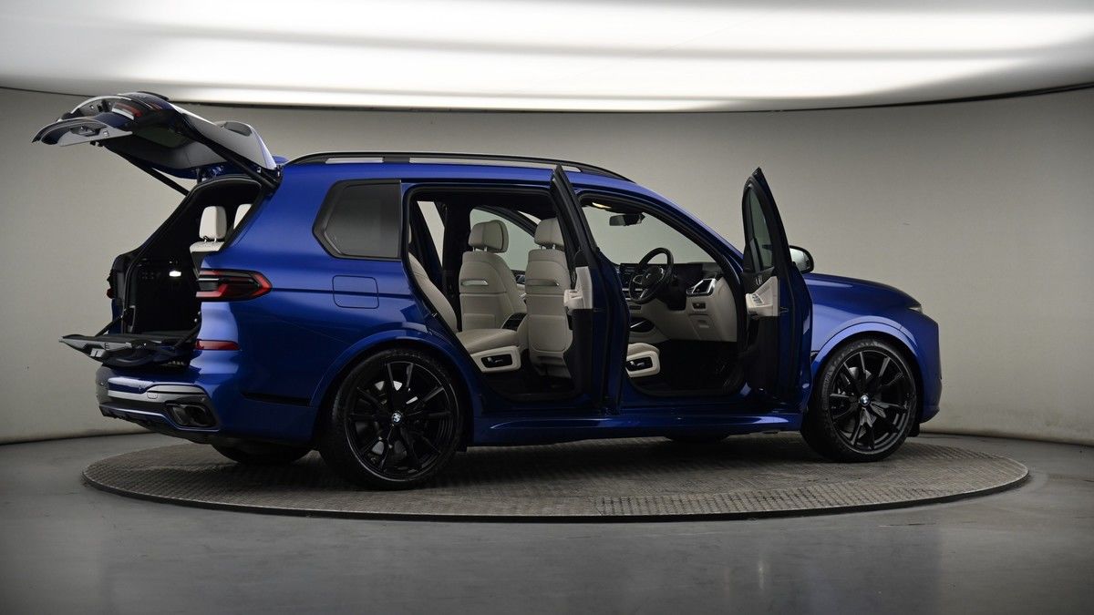 More views of BMW X7