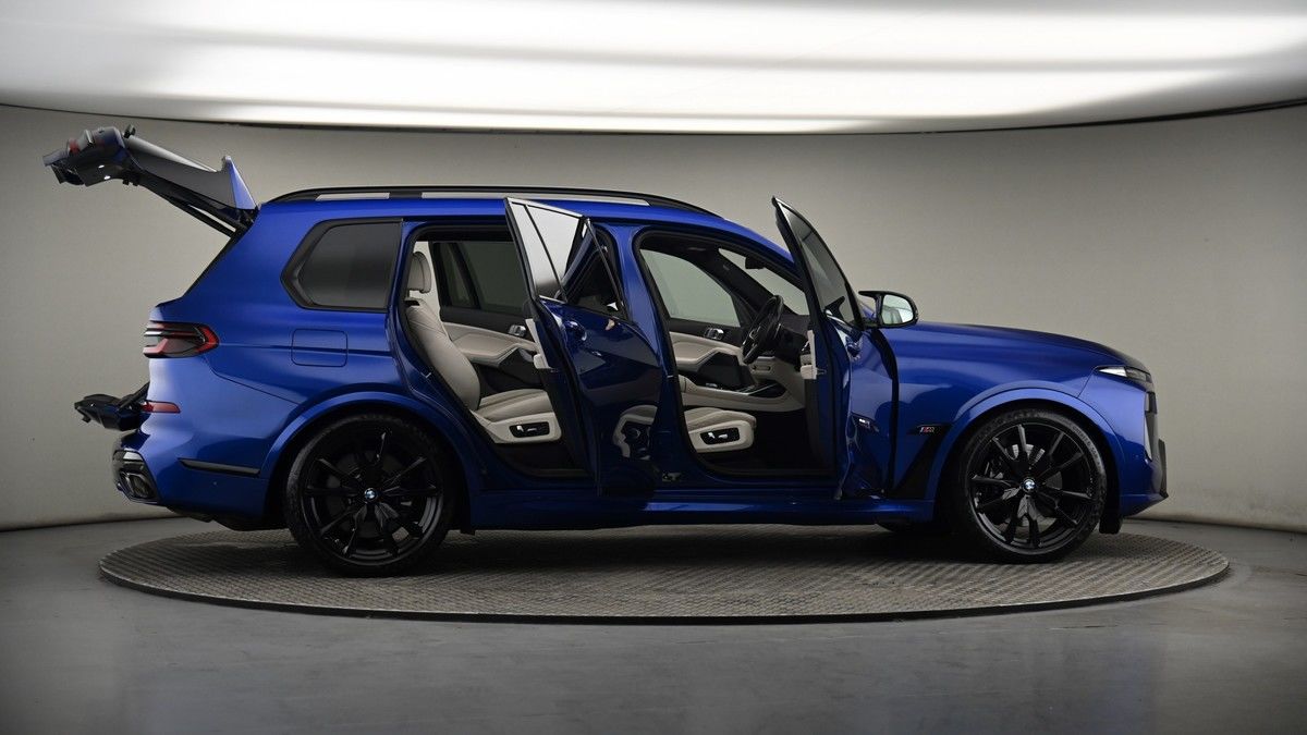 More views of BMW X7
