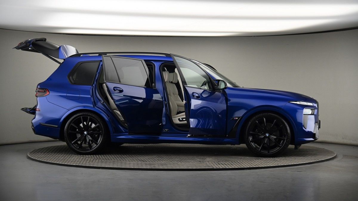 More views of BMW X7