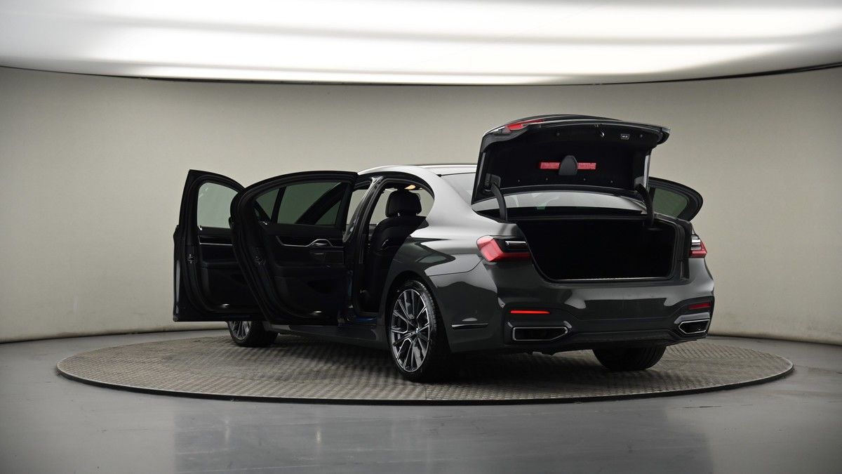 BMW 7 Series Image 8