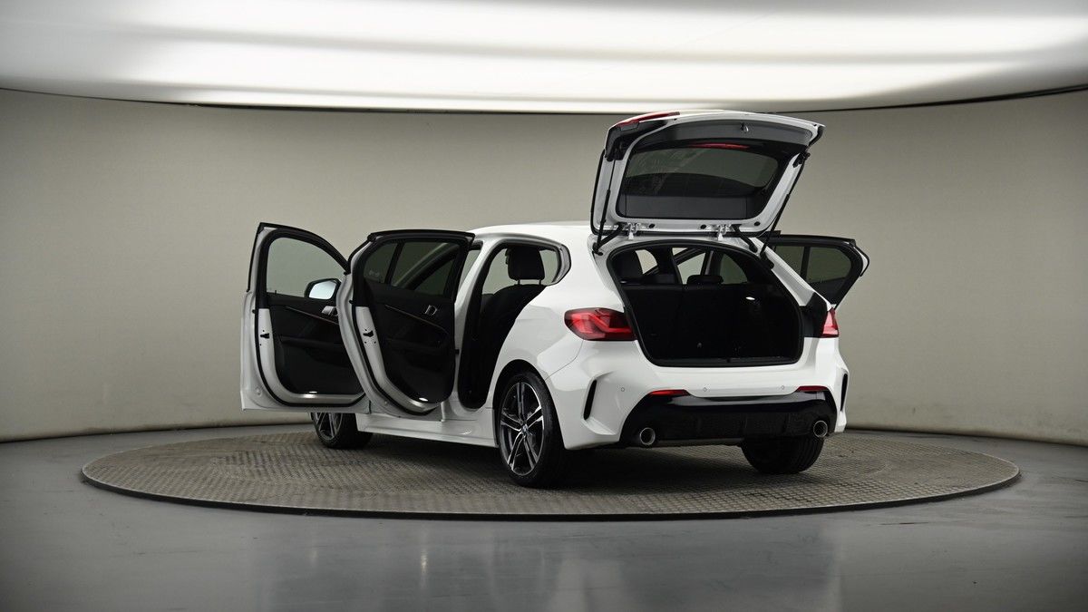 BMW 1 Series Image 8