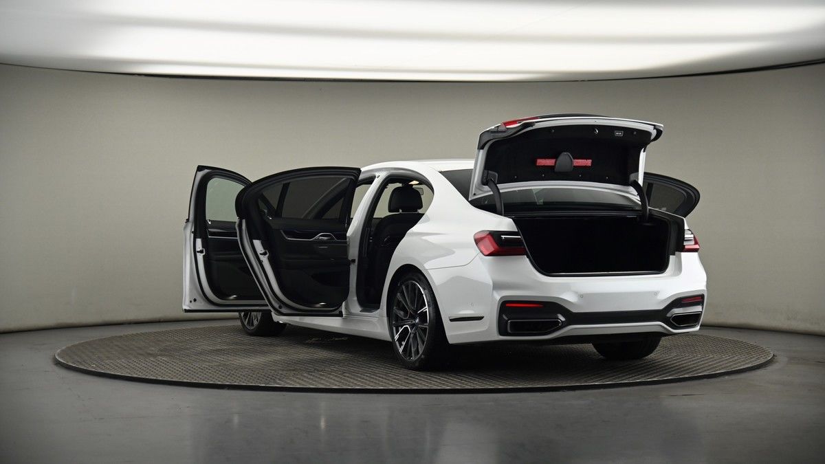 BMW 7 Series Image 8