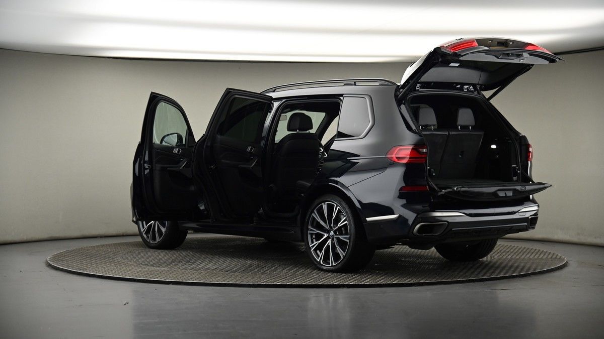More views of BMW X7