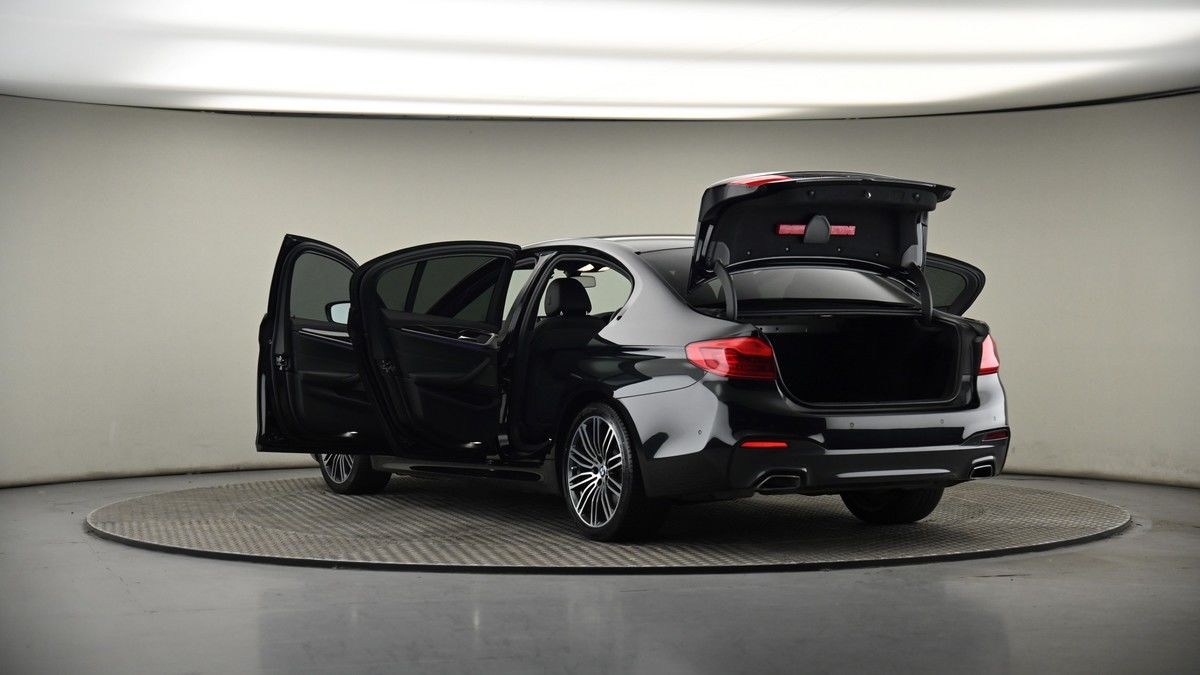 BMW 5 Series Image 7