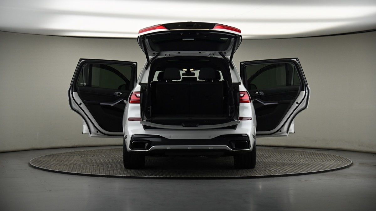 More views of BMW X7