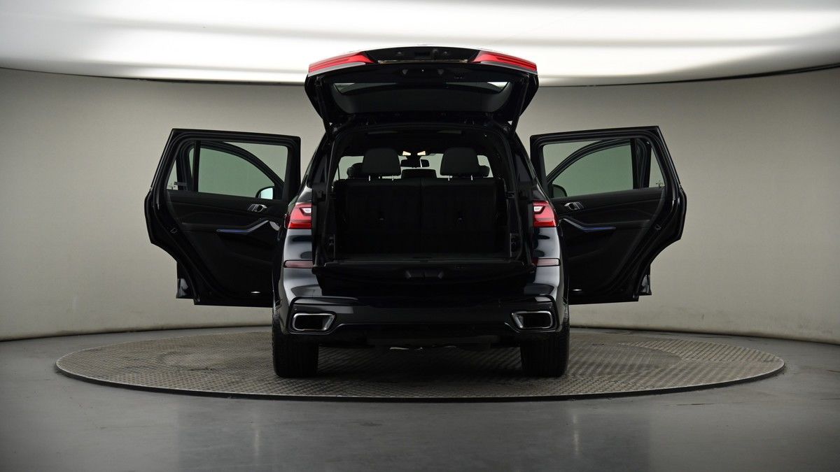 More views of BMW X7
