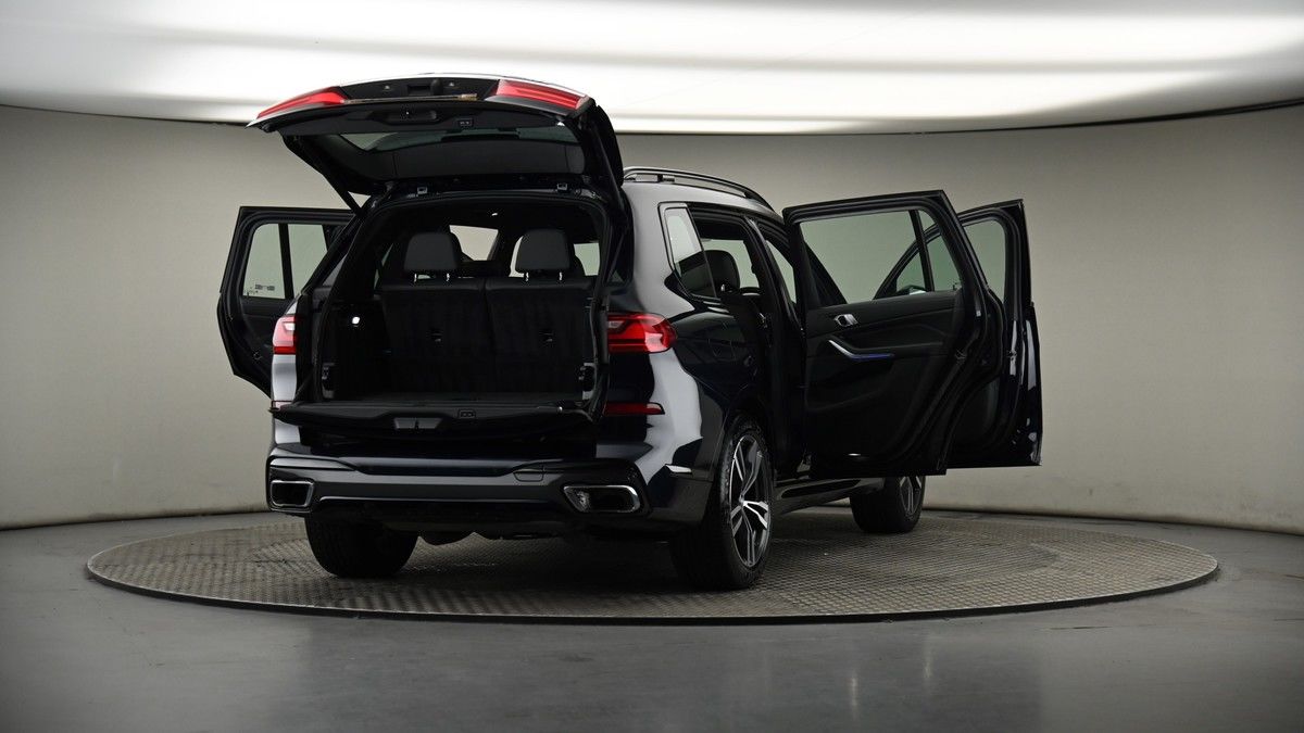More views of BMW X7