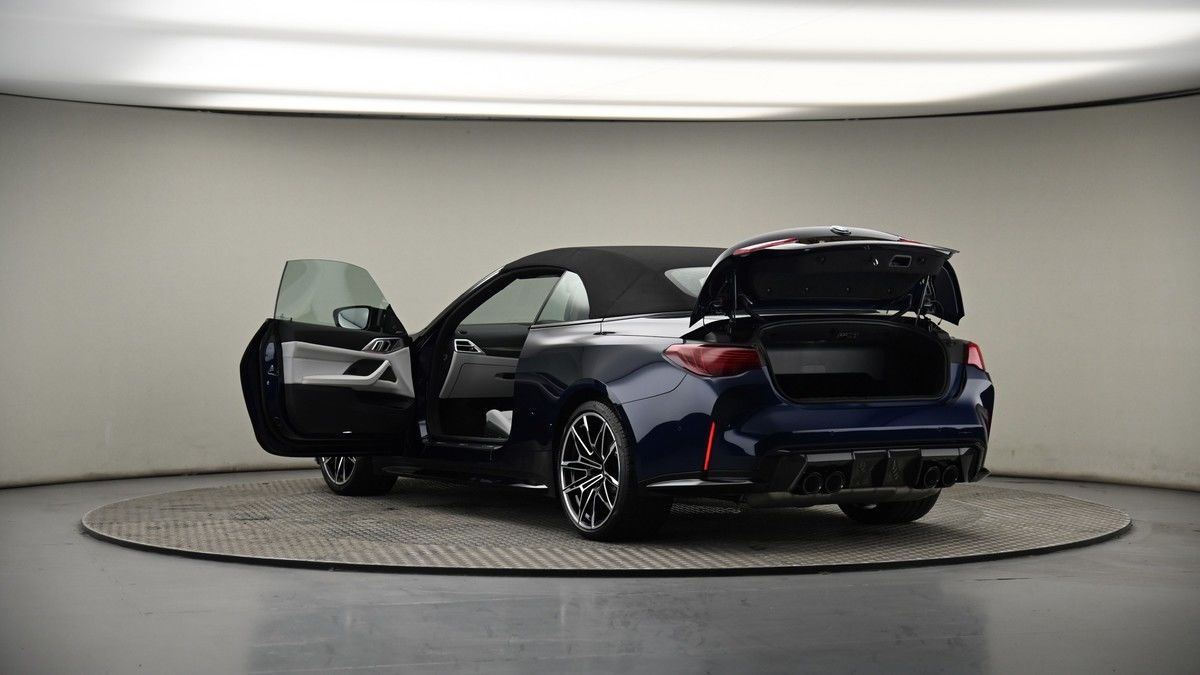 BMW M4 Image 8
