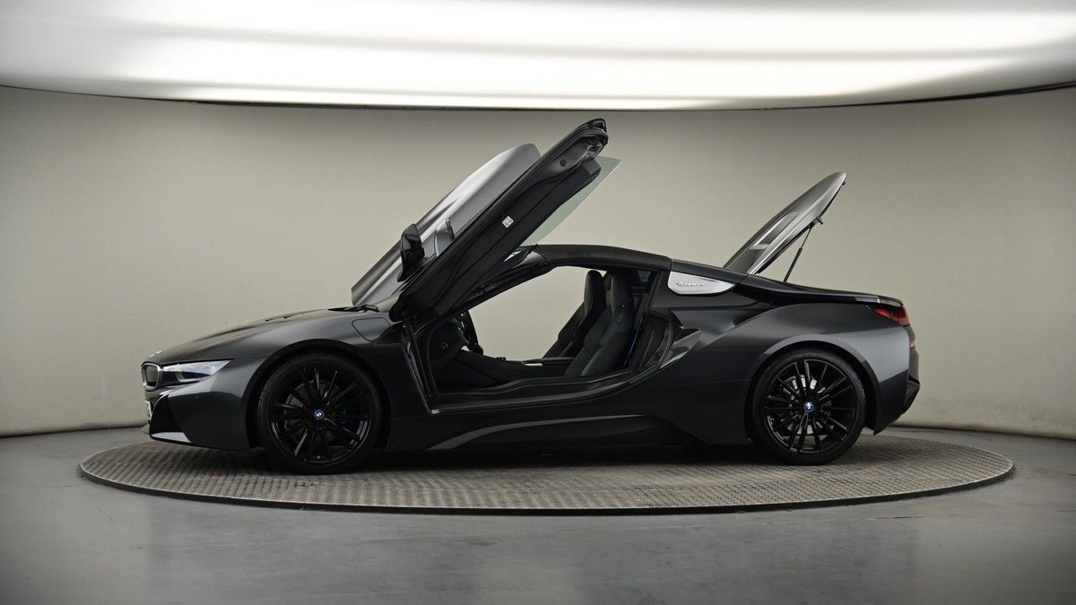 More views of BMW i8