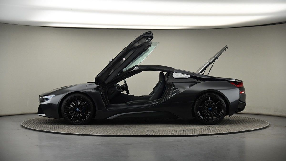 More views of BMW i8