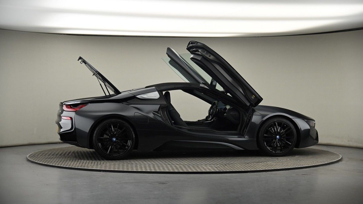 More views of BMW i8