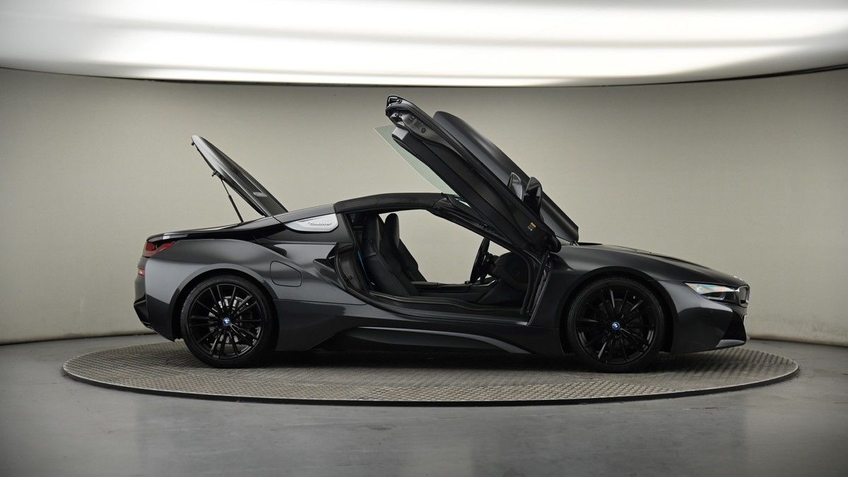 More views of BMW i8