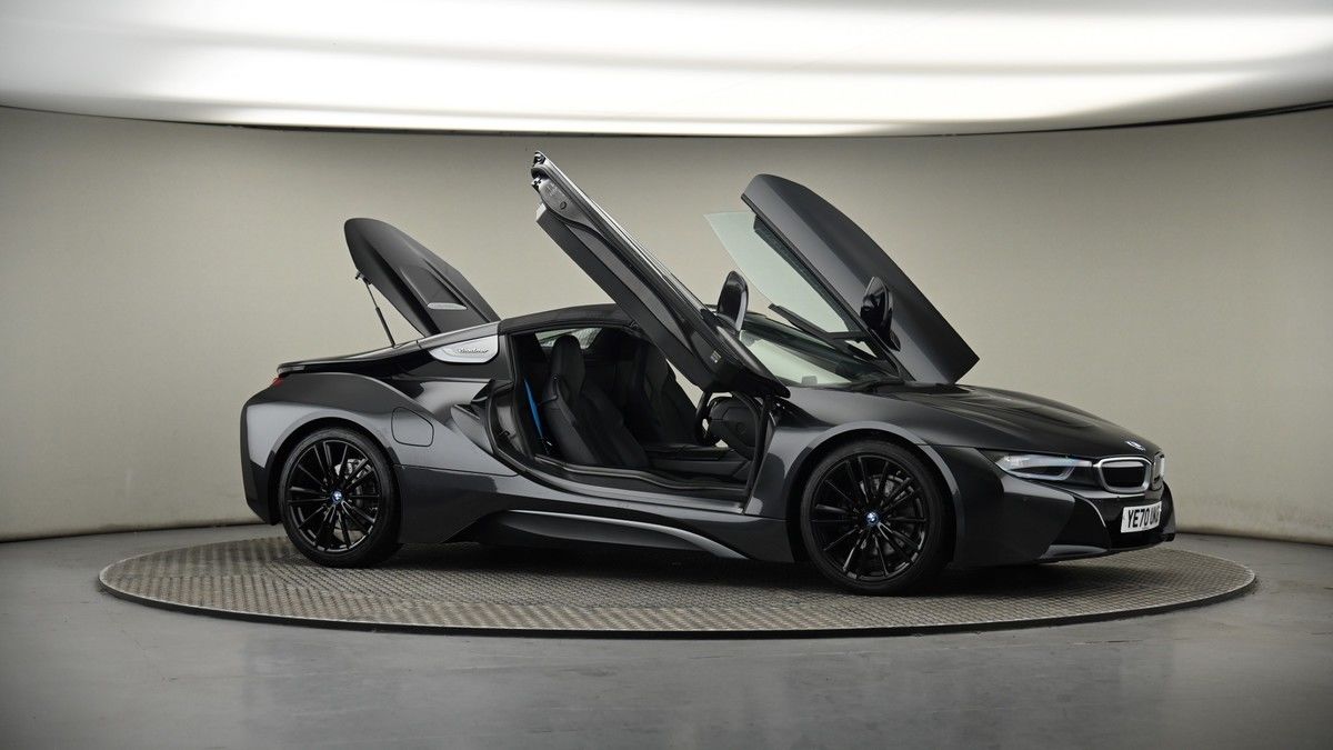 More views of BMW i8