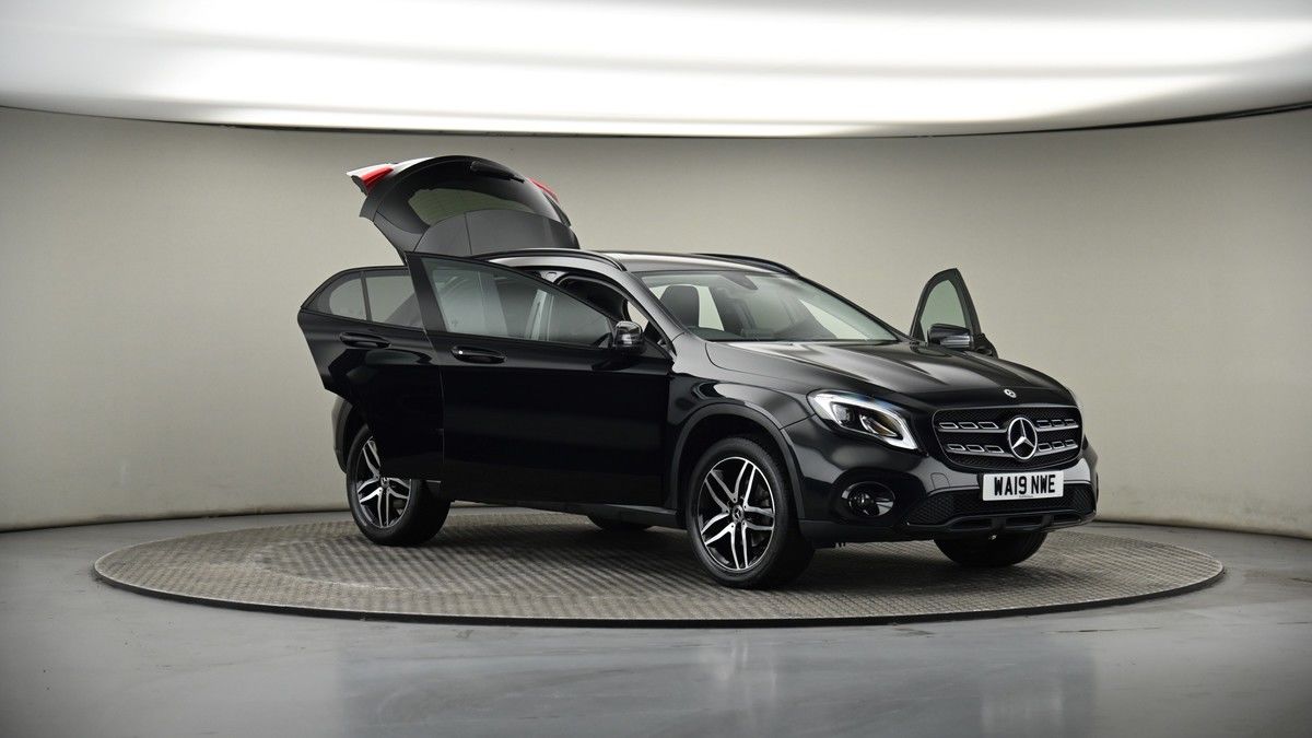 More views of Mercedes-Benz GLA