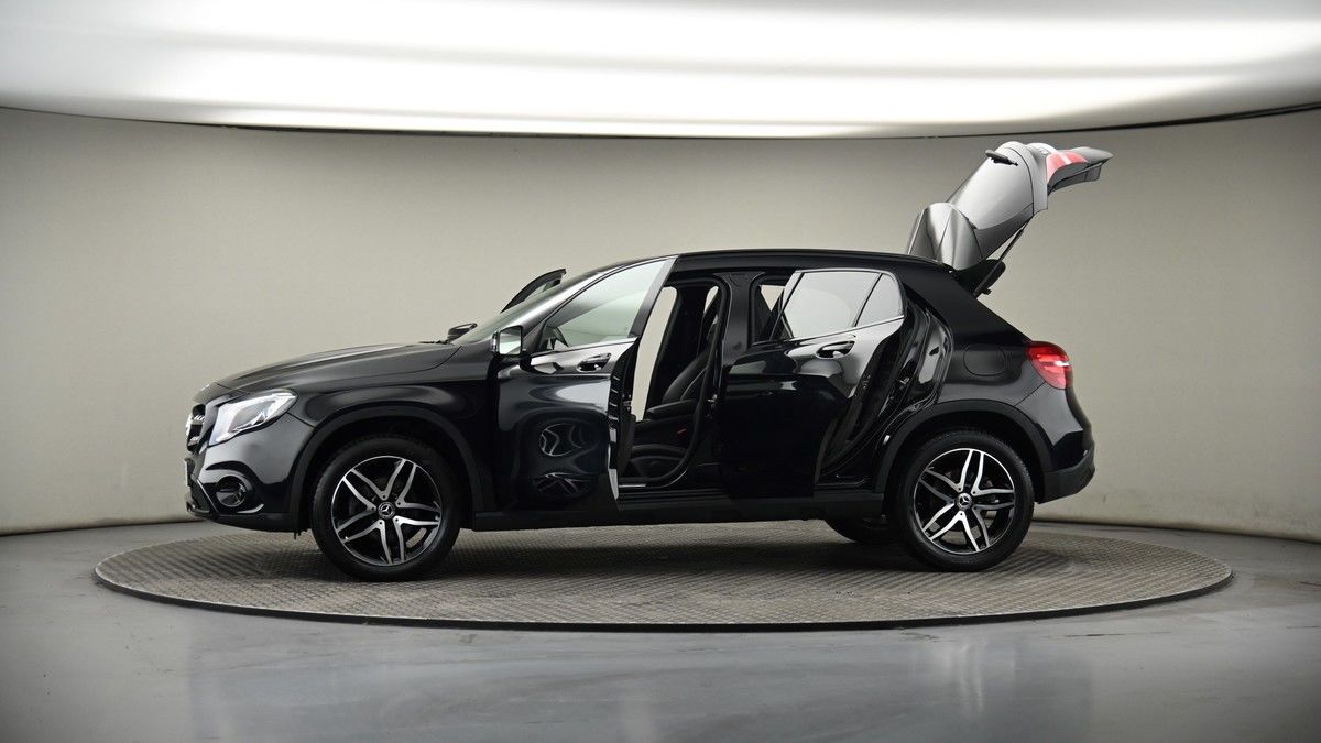 More views of Mercedes-Benz GLA