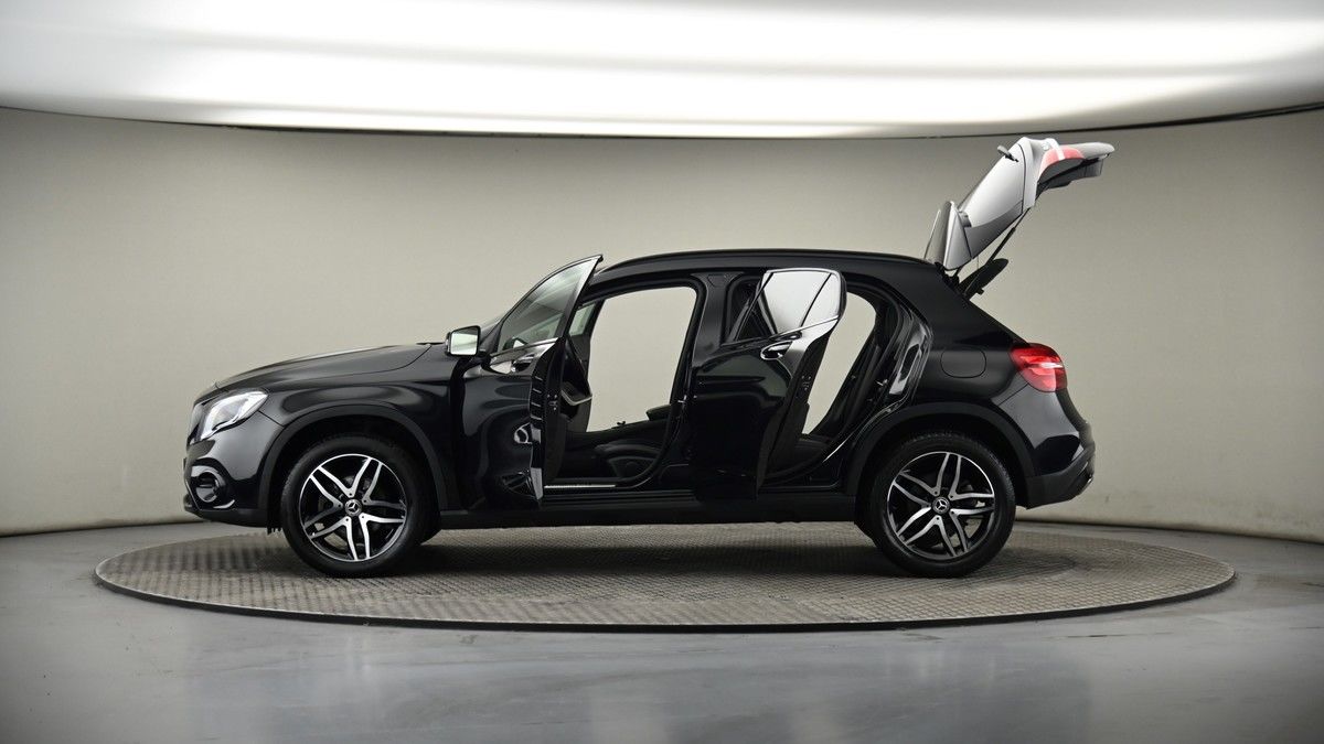 More views of Mercedes-Benz GLA
