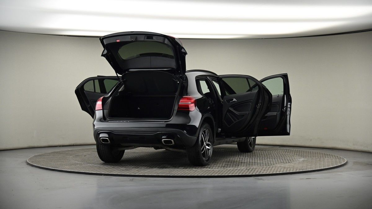 More views of Mercedes-Benz GLA