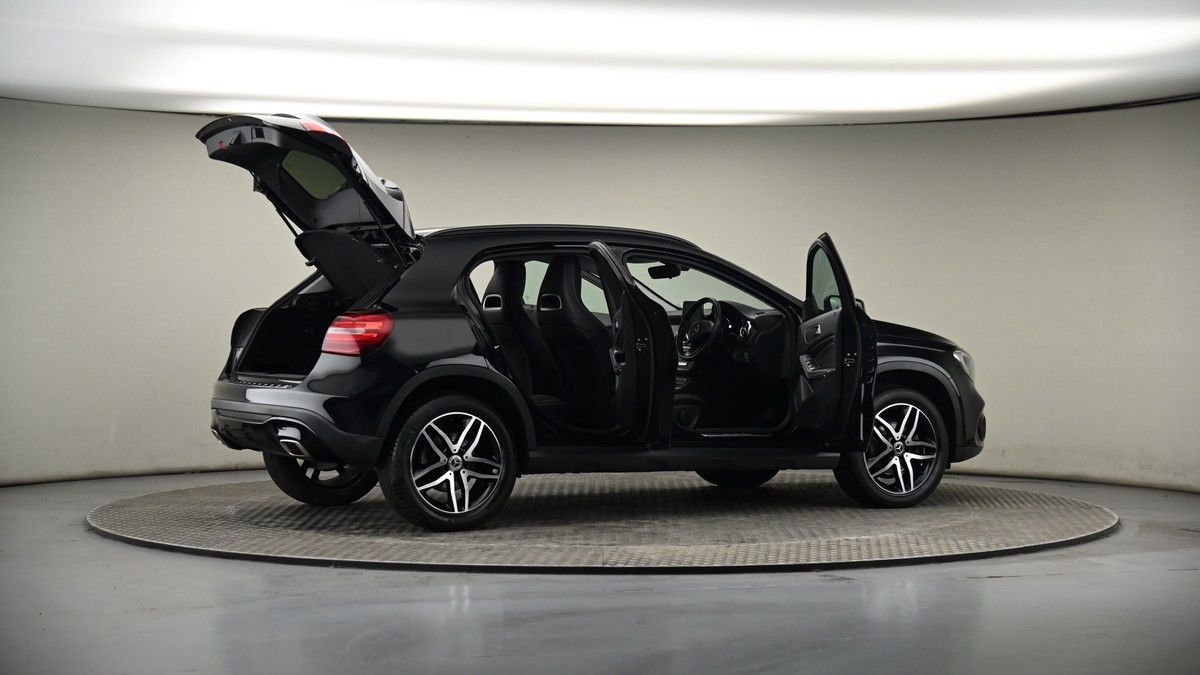 More views of Mercedes-Benz GLA