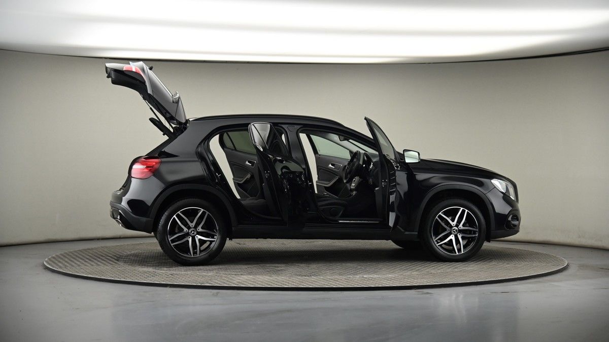 More views of Mercedes-Benz GLA