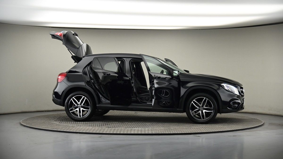 More views of Mercedes-Benz GLA