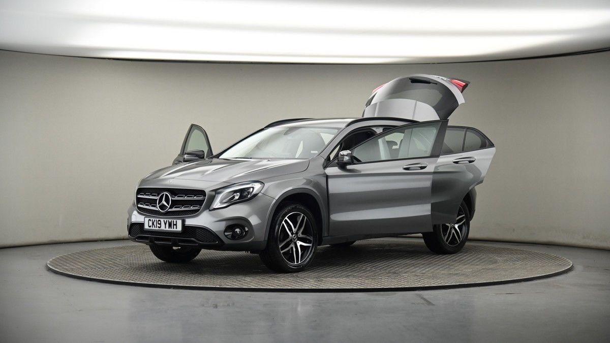 More views of Mercedes-Benz GLA