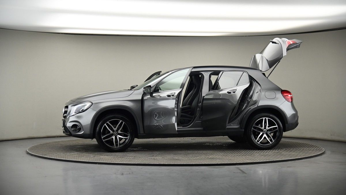 More views of Mercedes-Benz GLA