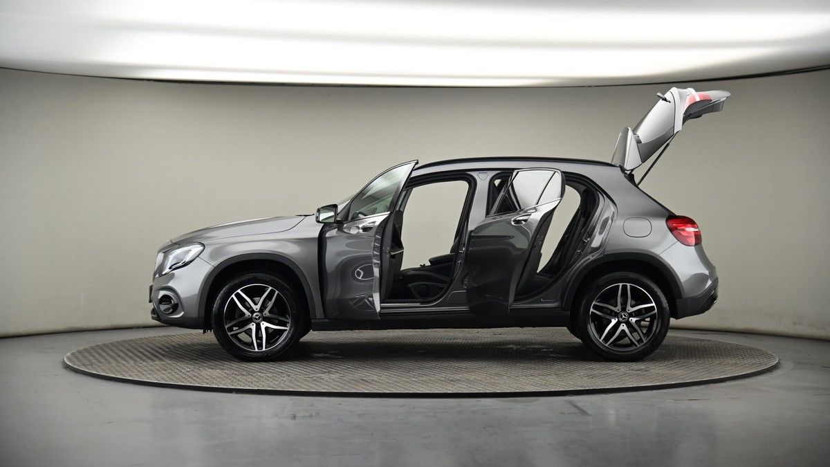 More views of Mercedes-Benz GLA