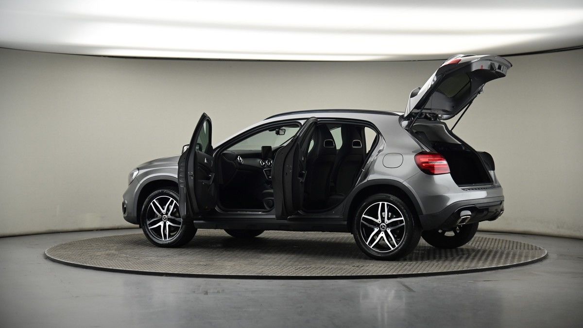 More views of Mercedes-Benz GLA