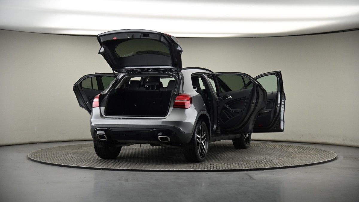 More views of Mercedes-Benz GLA
