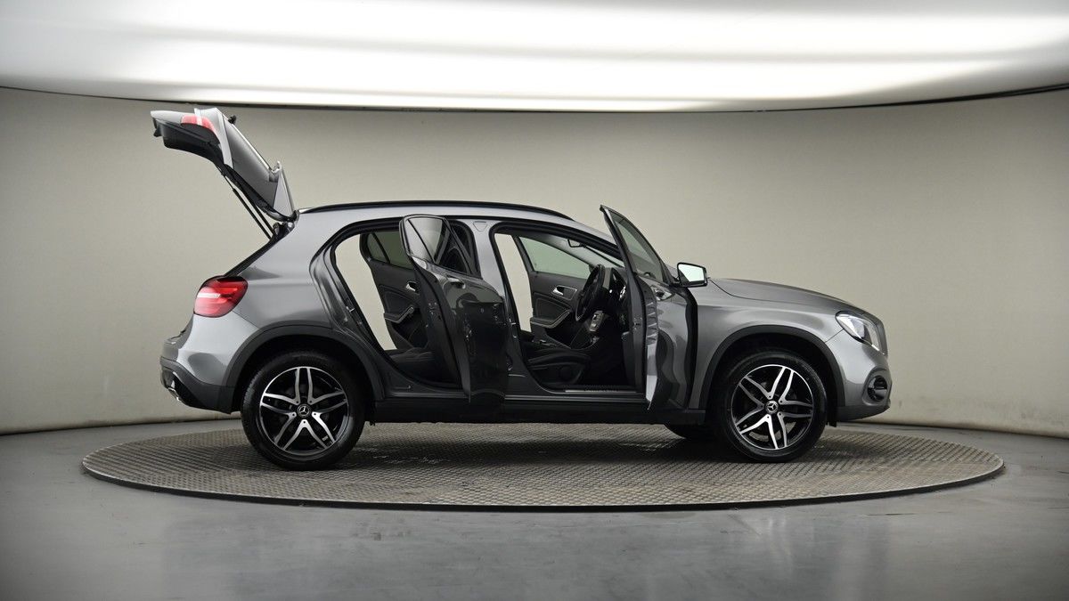 More views of Mercedes-Benz GLA