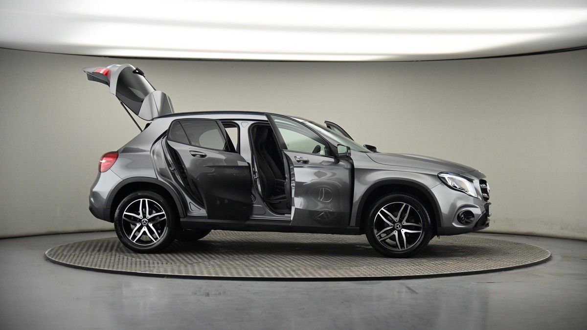 More views of Mercedes-Benz GLA