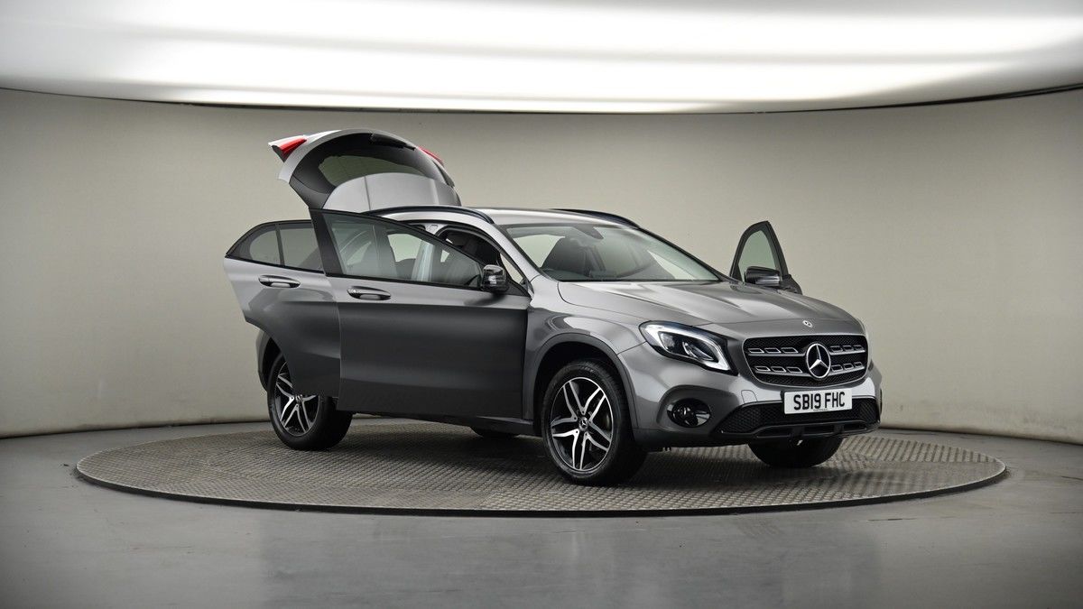 More views of Mercedes-Benz GLA