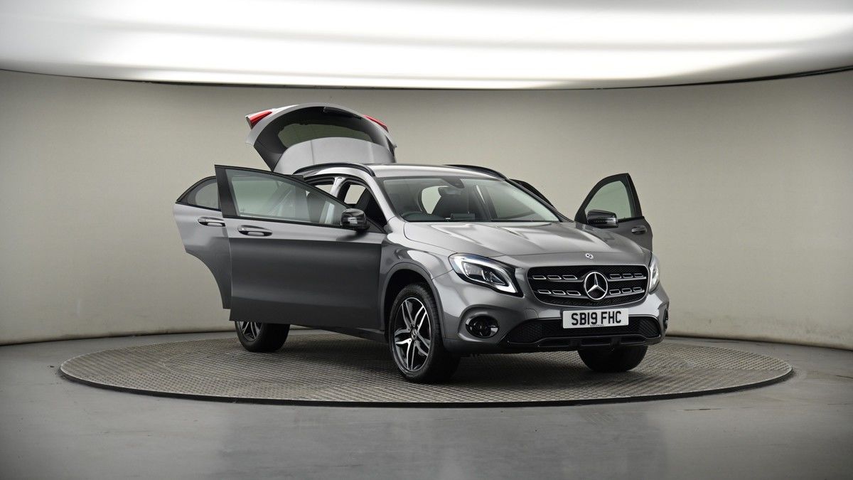 More views of Mercedes-Benz GLA