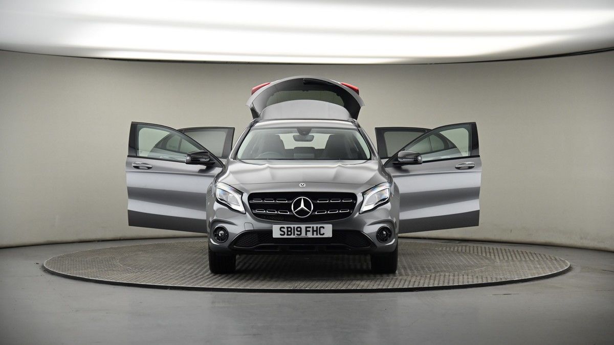 More views of Mercedes-Benz GLA