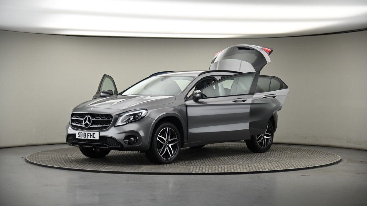 More views of Mercedes-Benz GLA