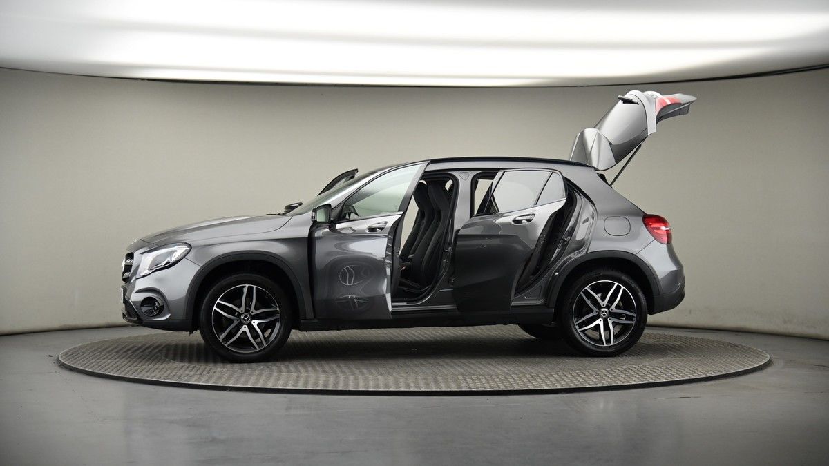 More views of Mercedes-Benz GLA