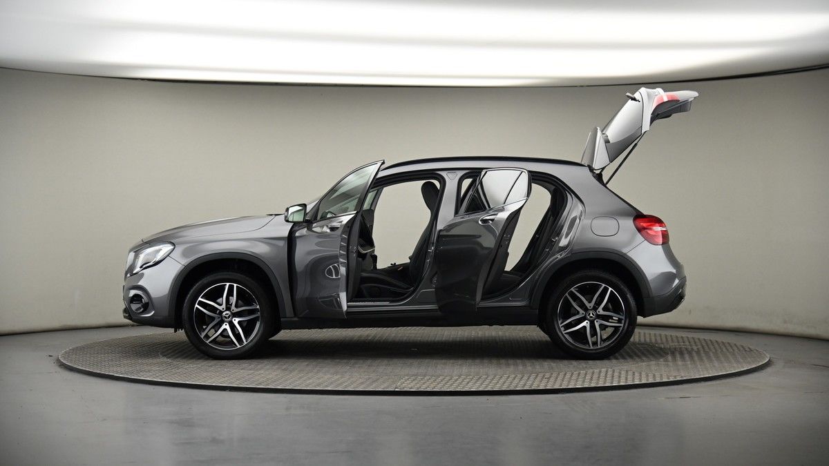 More views of Mercedes-Benz GLA