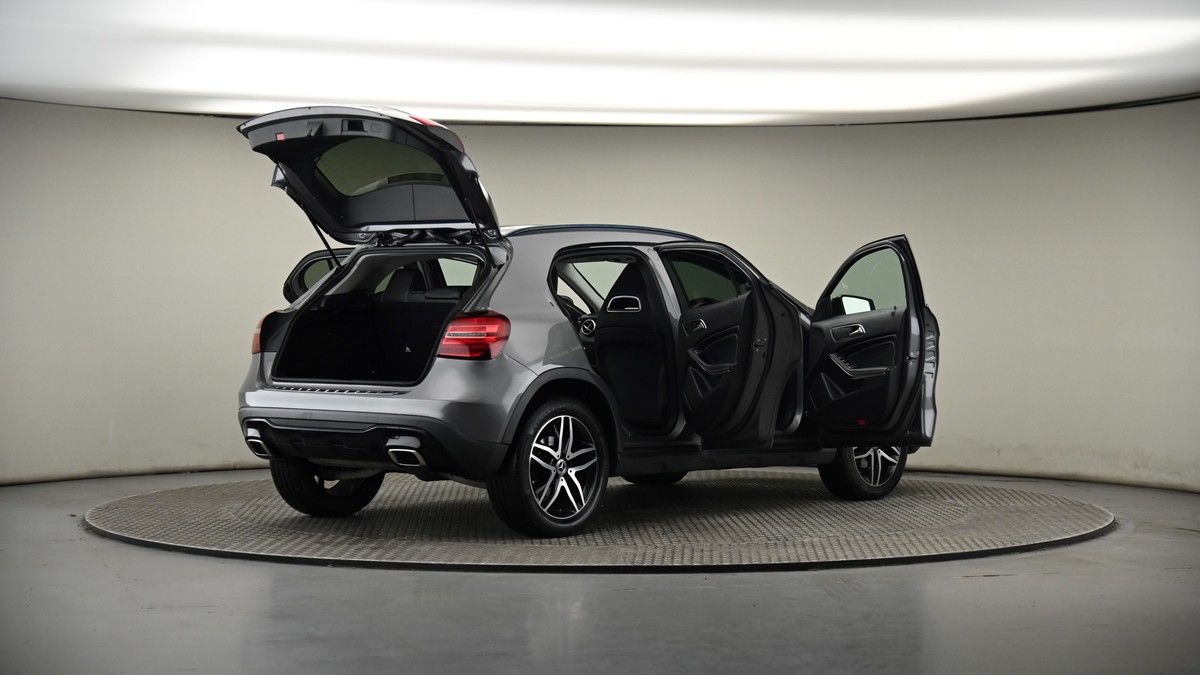 More views of Mercedes-Benz GLA