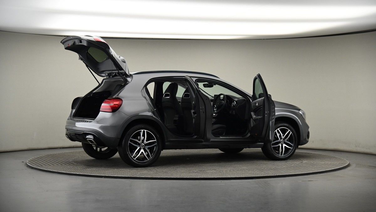 More views of Mercedes-Benz GLA