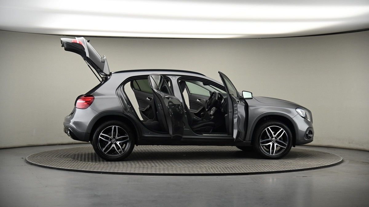 More views of Mercedes-Benz GLA
