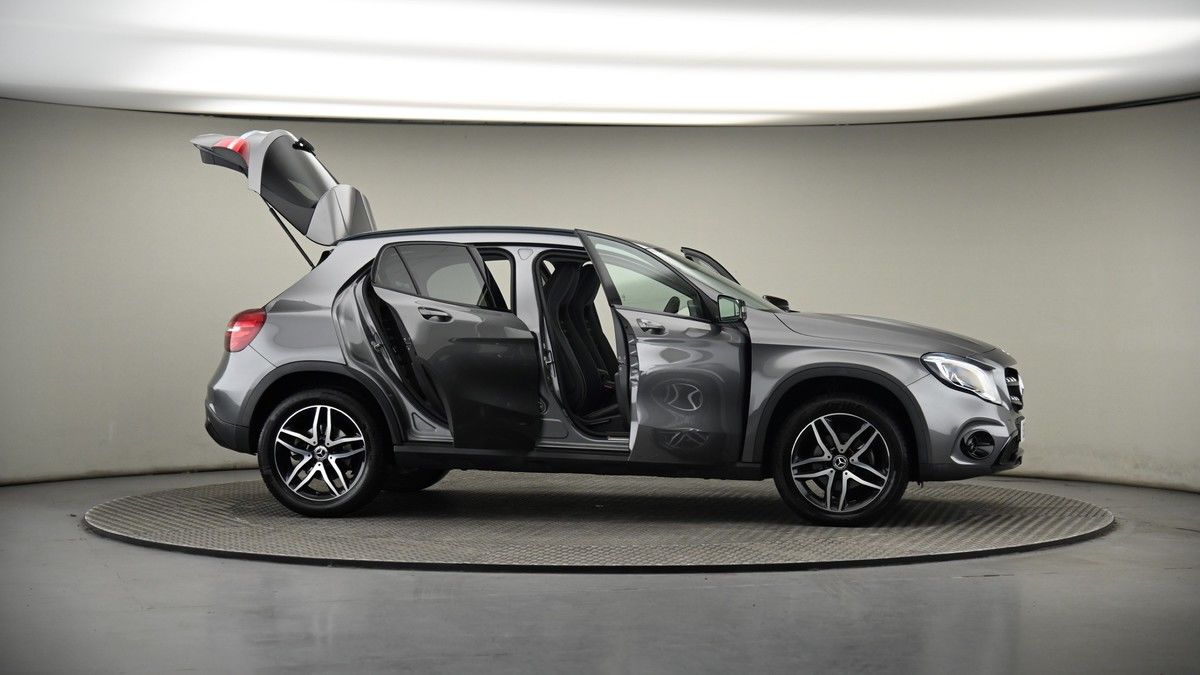 More views of Mercedes-Benz GLA