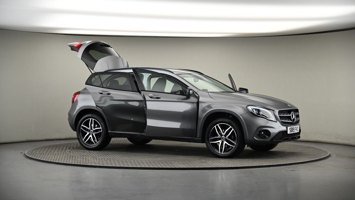More views of Mercedes-Benz GLA