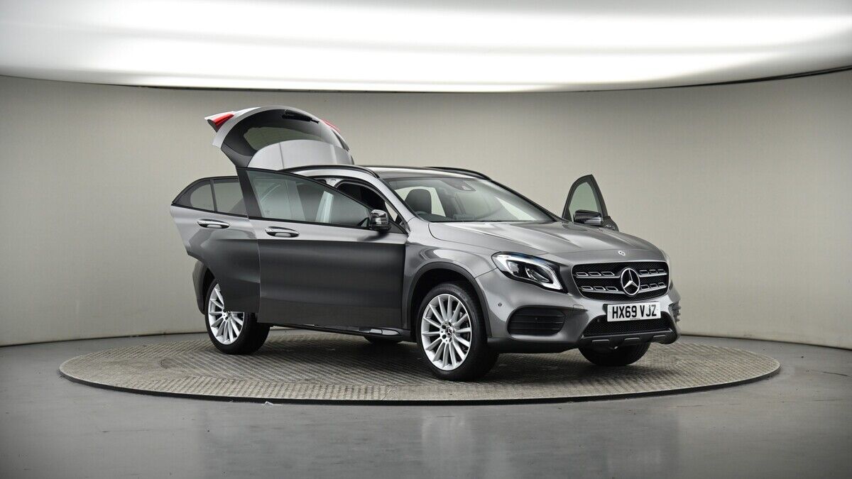 More views of Mercedes-Benz GLA