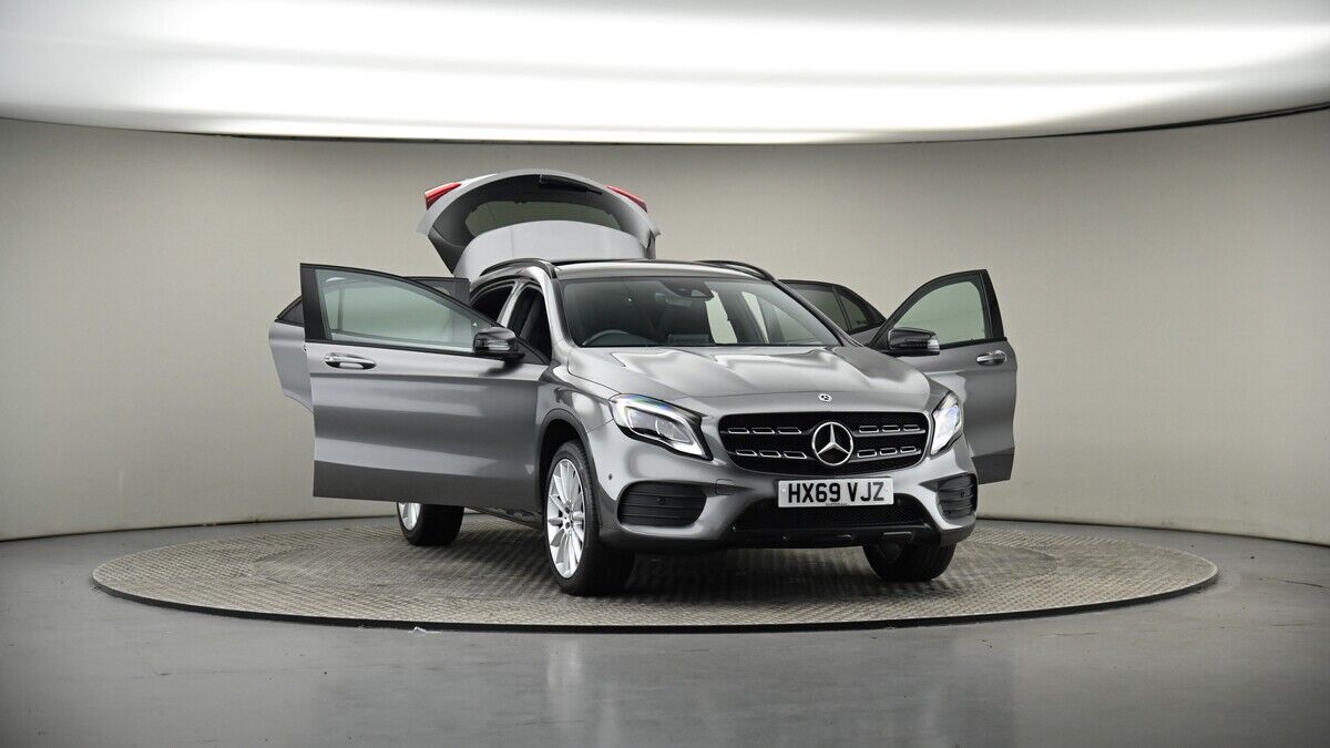 More views of Mercedes-Benz GLA
