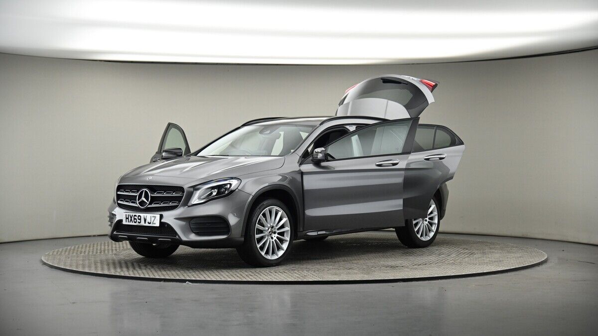 More views of Mercedes-Benz GLA