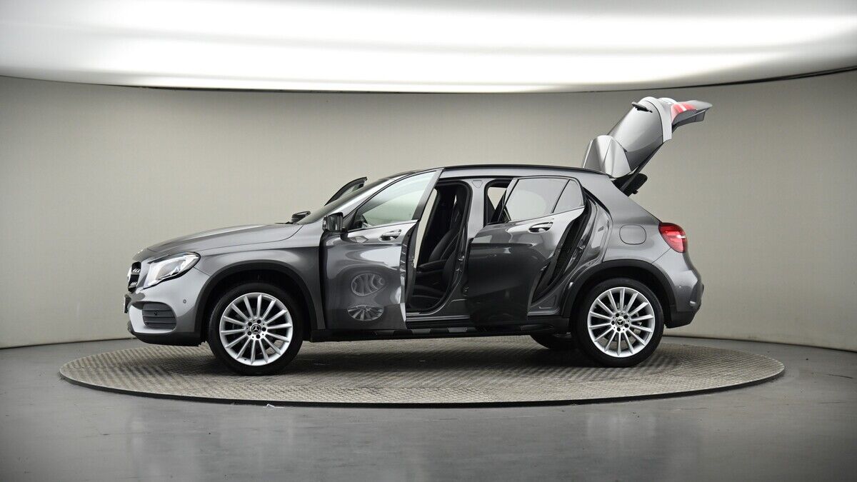 More views of Mercedes-Benz GLA