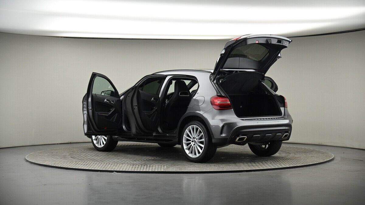 More views of Mercedes-Benz GLA