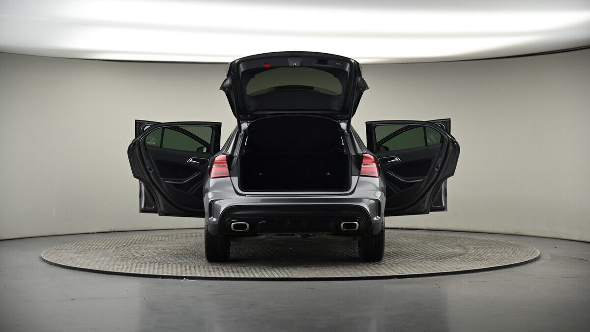 More views of Mercedes-Benz GLA