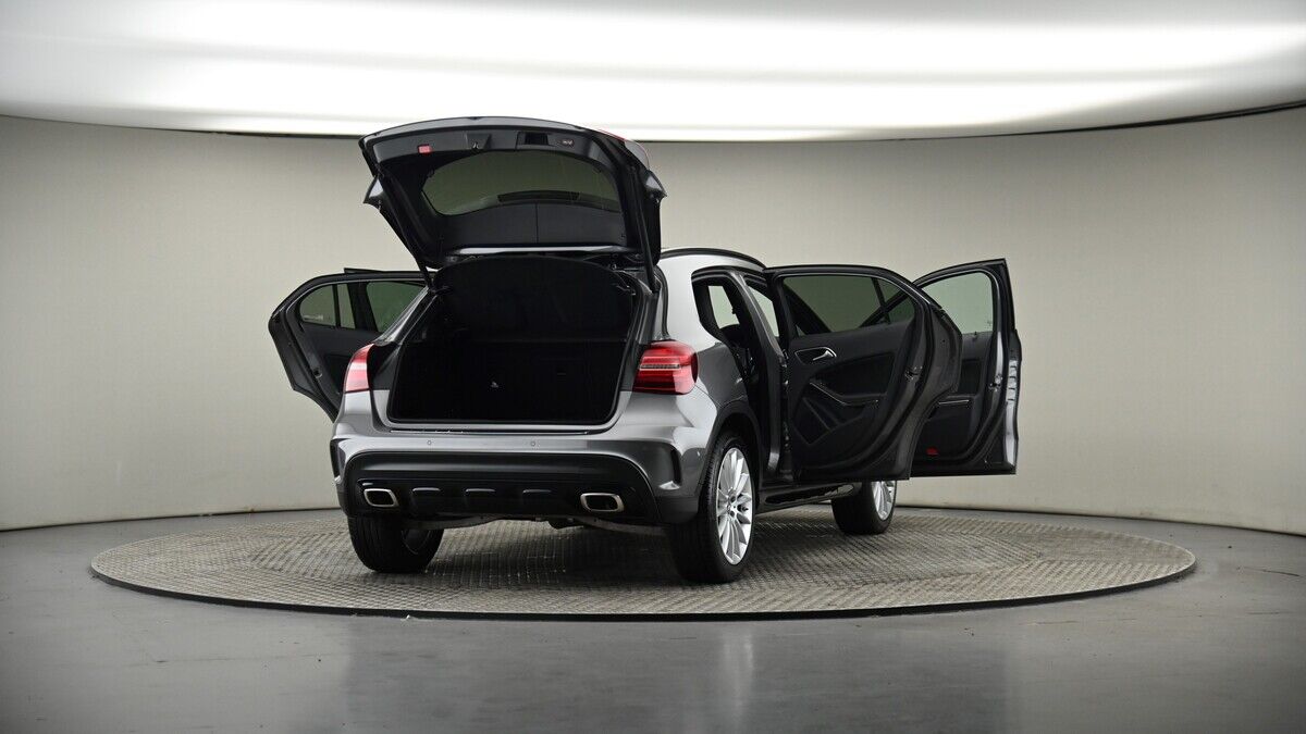 More views of Mercedes-Benz GLA