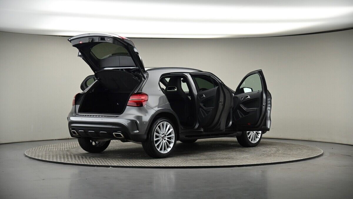 More views of Mercedes-Benz GLA